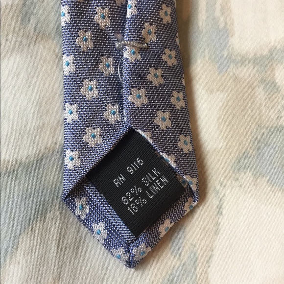 Beautiful Bloomingdales silk/linen tie - Picture 5 of 6